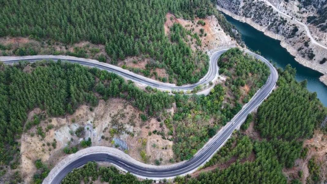 Adana’nın “Dokuzdolambaç Virajları” Büyüledi! Feke Barajı’ndan Kartpostallık Görüntüler 1